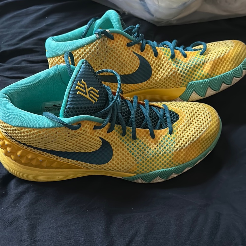 Nice Stylish Basketball Shoes “Kyrie Irving 1s”